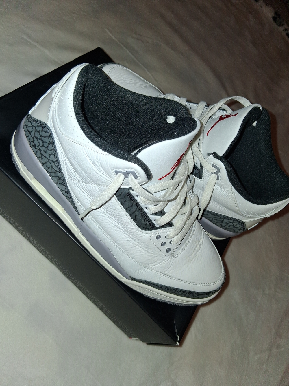Jordan 3 Menβs White, Black & Red Retro Sneaker